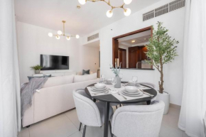 Modernized 2 Bedroom Apartment in Downtown and Sleeps 6